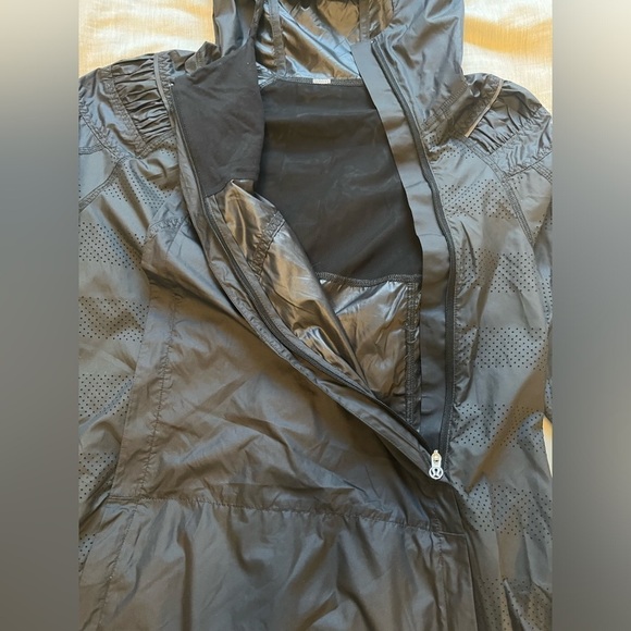 Lululemon Pack & Go Rain Lightweight Windbreaker Pullover Waterproof Jacket - Picture 13 of 15